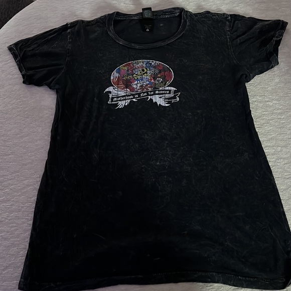 Motherhood is not for sissies t-shirt - Picture 2 of 4